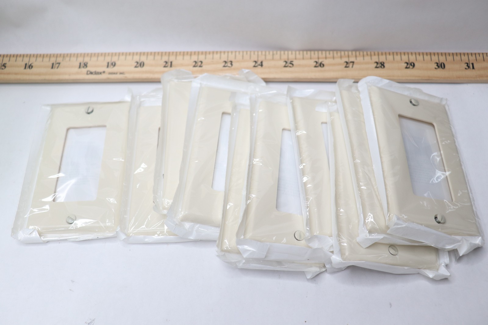 (10-Pk) Leviton Decorator Wallplate M26-80401-TMP