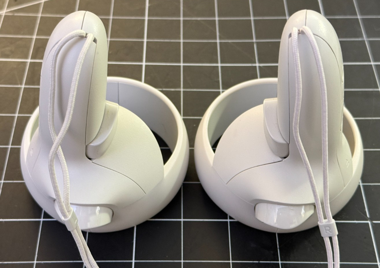 Genuine Oculus Quest 2 Left + Right Controllers Fully Tested with wrist straps
