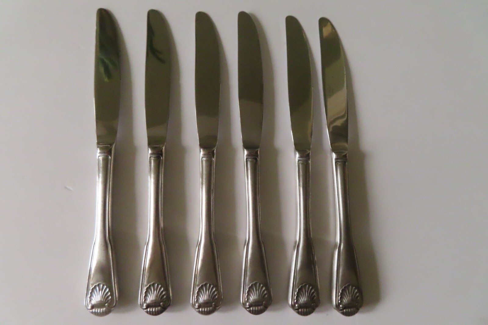 6 Towle China "London Shell" Stainless 18/10 Dinner Knives