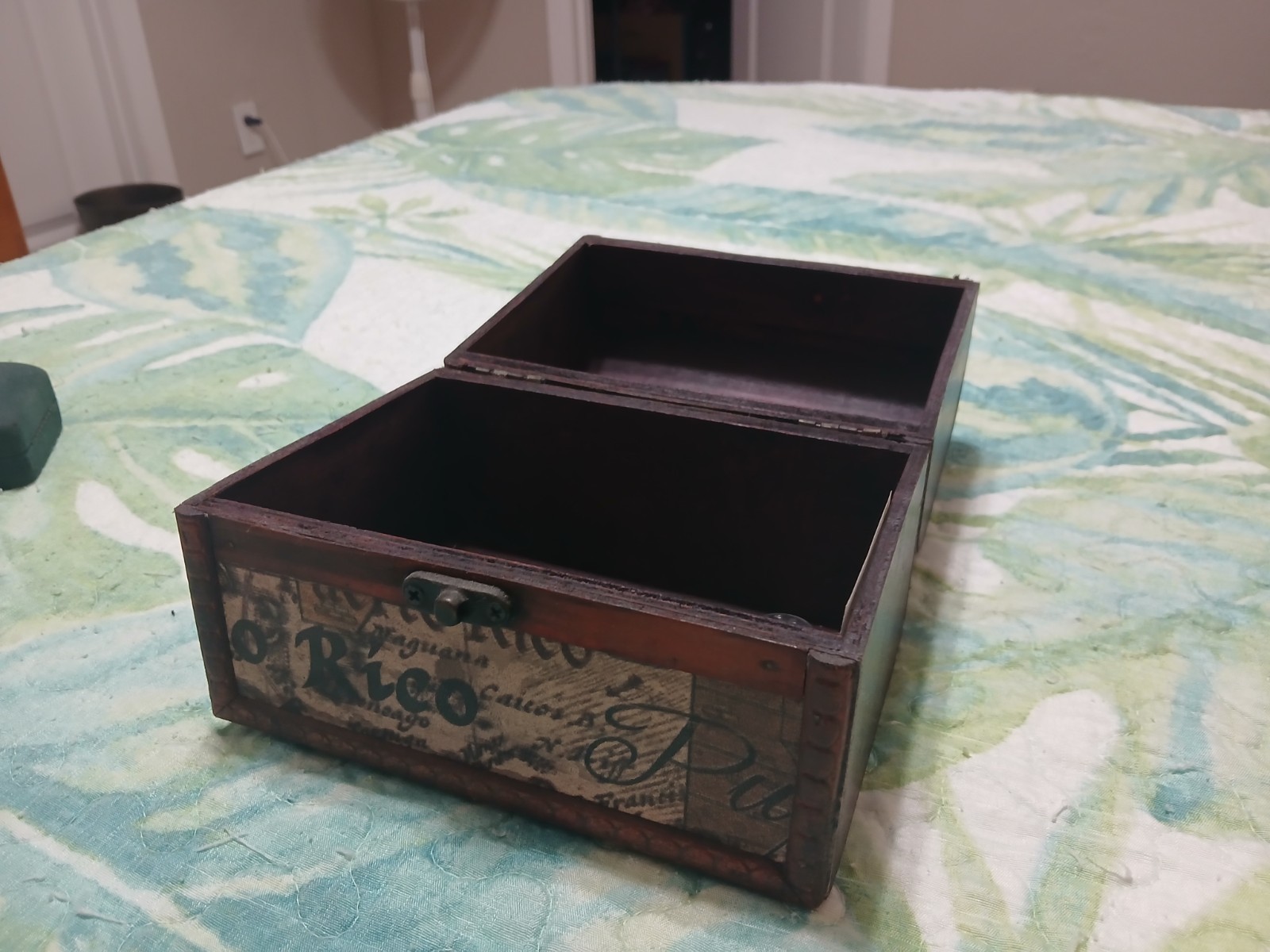 Small Collectible "Puerto Rico" Chest