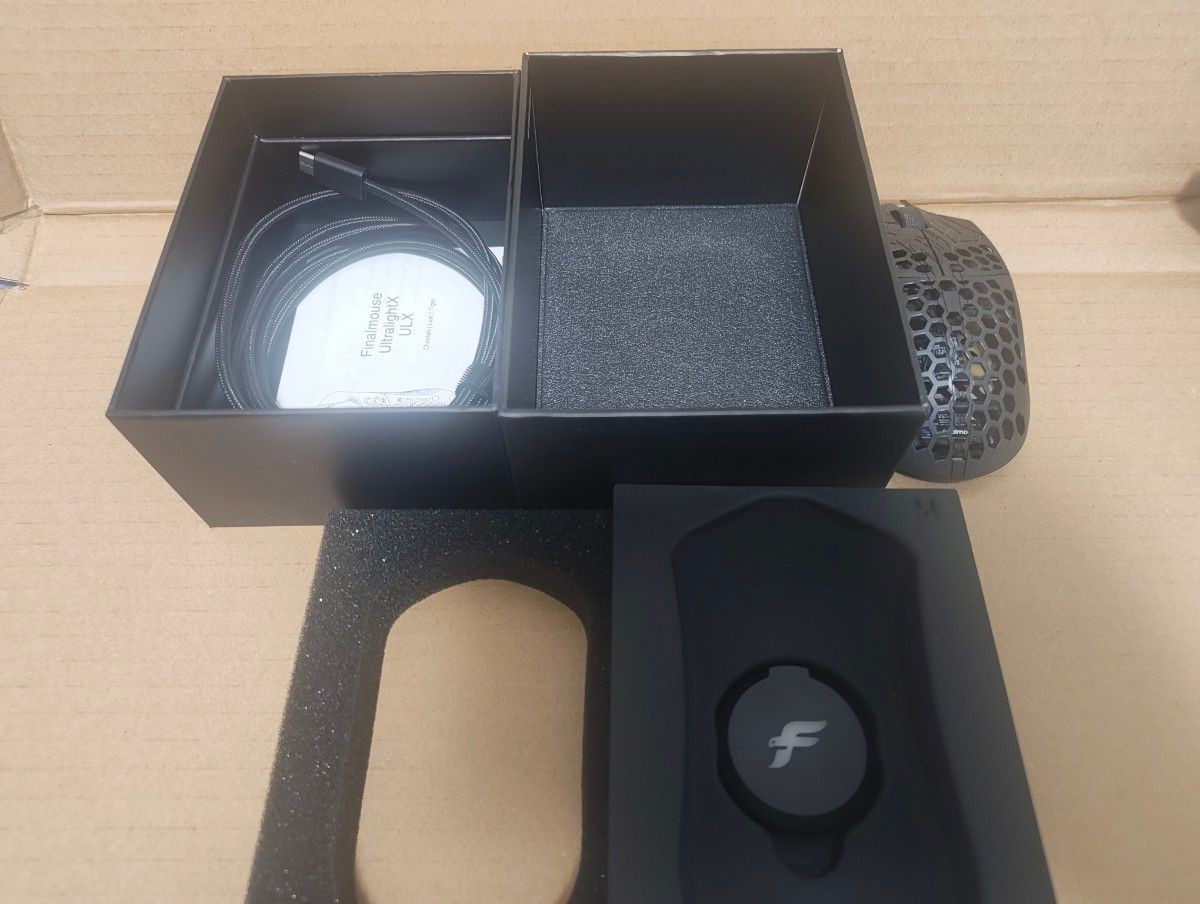Finalmouse UltralightX Competition Raw Carbon Wireless Gaming Mouse Medium Size