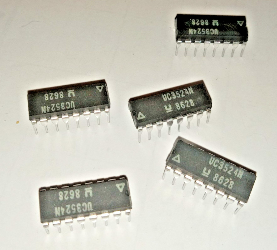 (1) SIGNETICS UC3524N INTEGRATED CIRCUIT 16 PIN DIP  genuine NOS USA SELLER