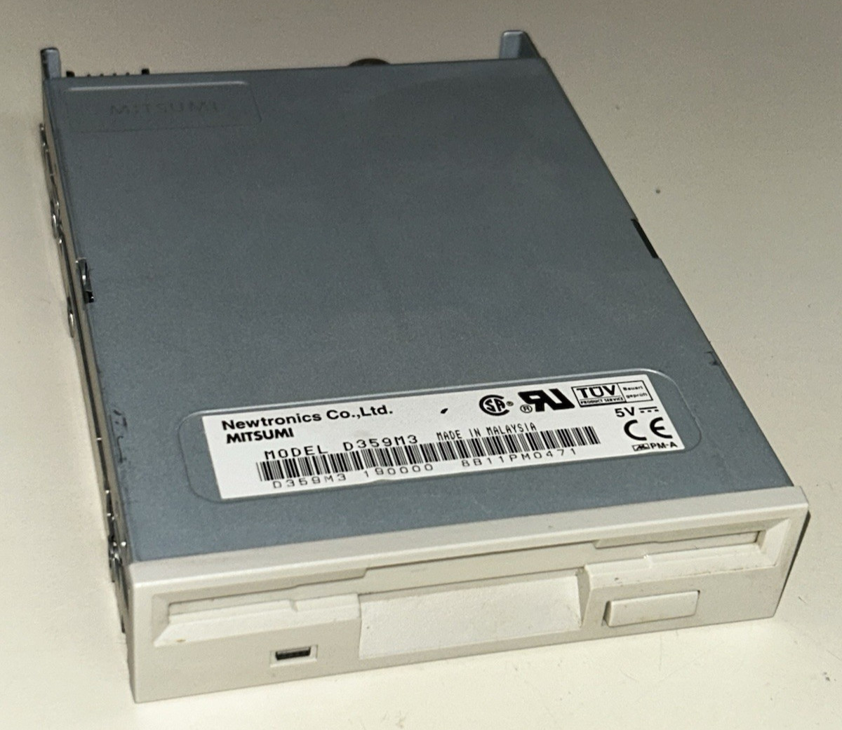 Newtronics Mitsumi 1.44 MB 3.5" Floppy Drive 208300 D359M3 - Used