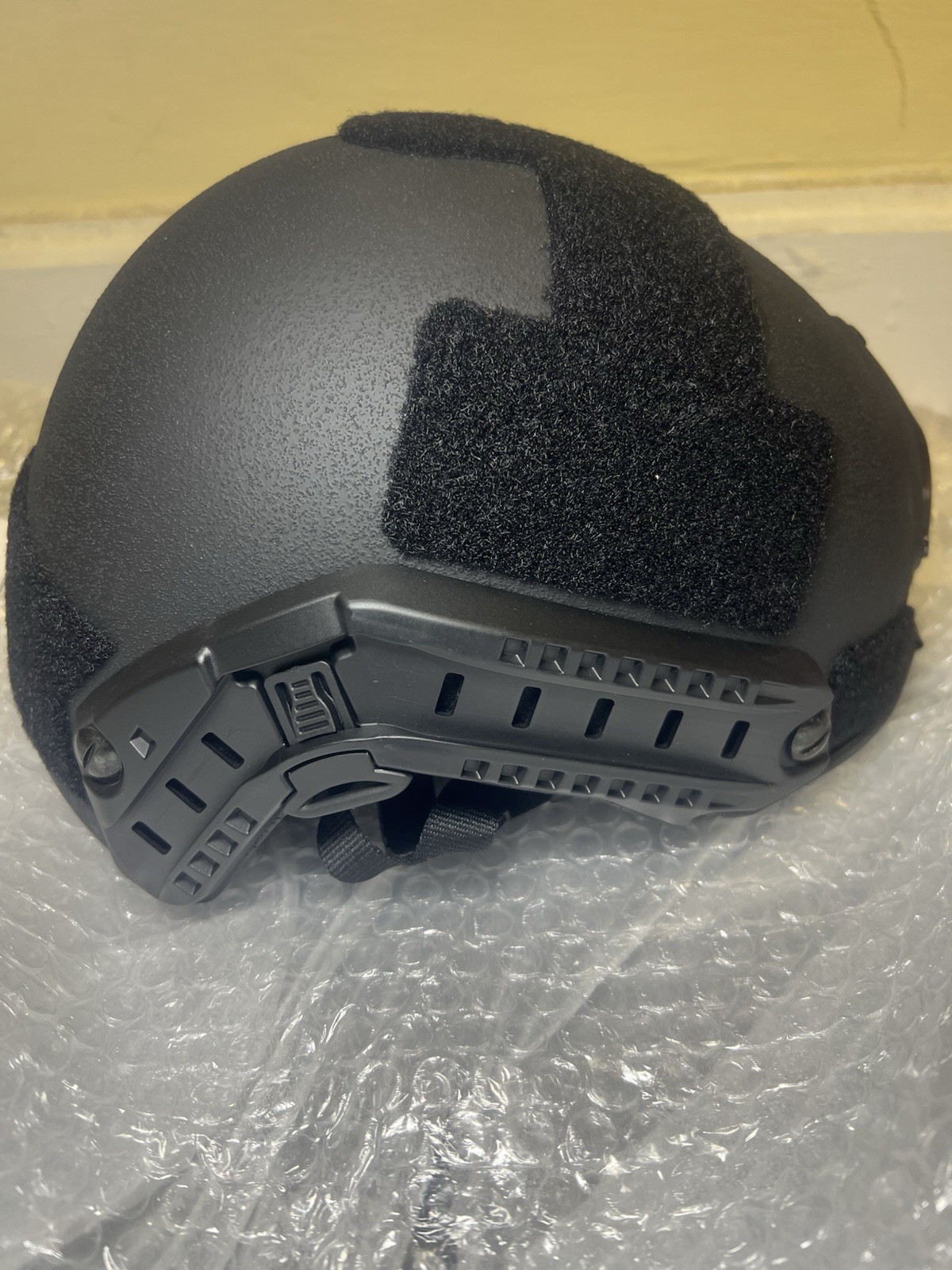 Fast Tactical Helmet Black with Hook & Loop Fasteners HW105809 W04-03 XLarge