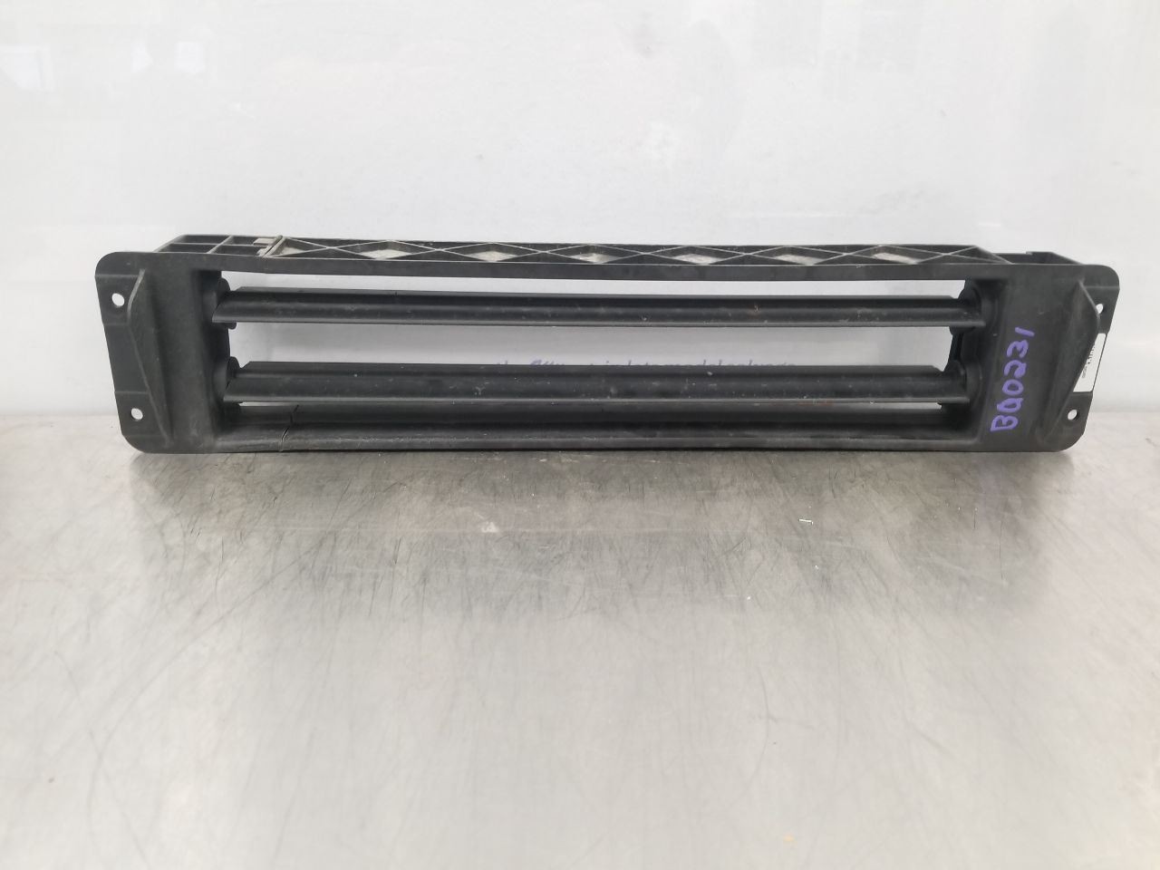 24 CHEVROLET COLORADO 4X2 2.7L LT AIR SHUTTER LOWER OEM