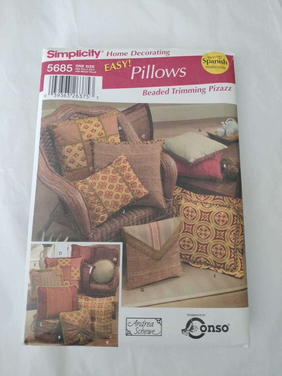 Simplicity 5685   PILLOWS Uncut Beaded Trimming pizazz English&Spanish