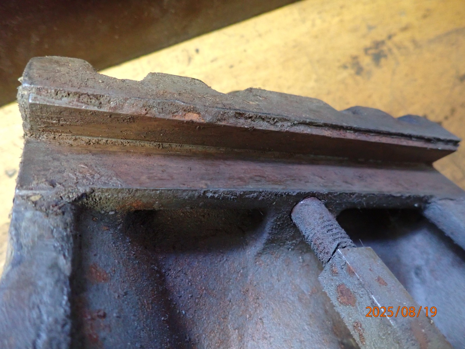 OLDER BENCH CENTER OR GRINDER GRINDING TAILSTOCK ASSEMBLY
