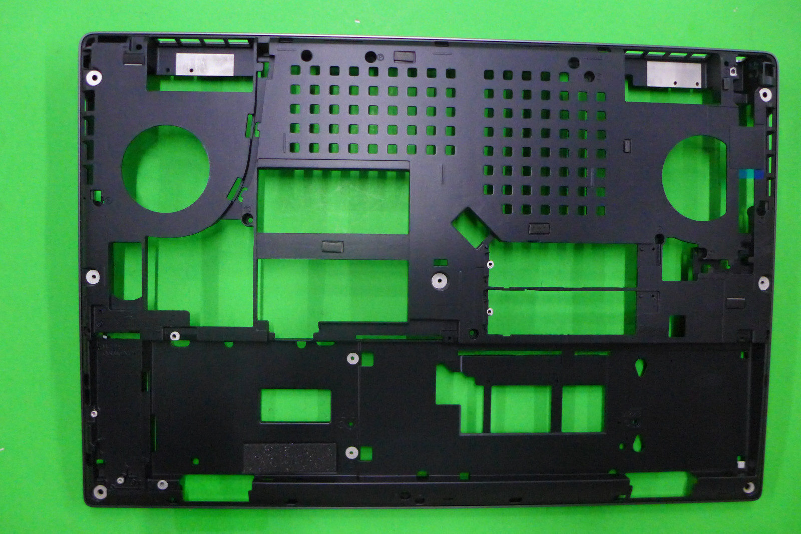 NEW Dell Precision 7530 Bottom Base Chassis Assembly V9DC7