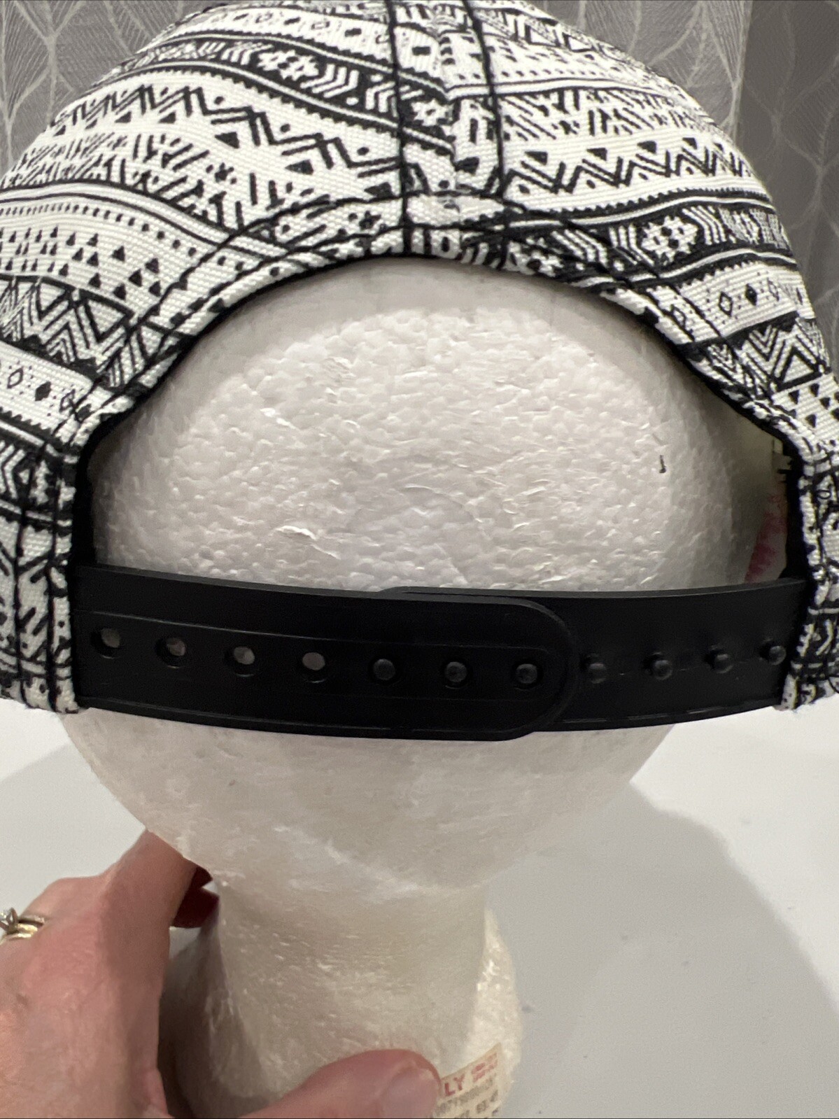 Aztec Design Strip Black White Hat Cap Snapback Unbranded