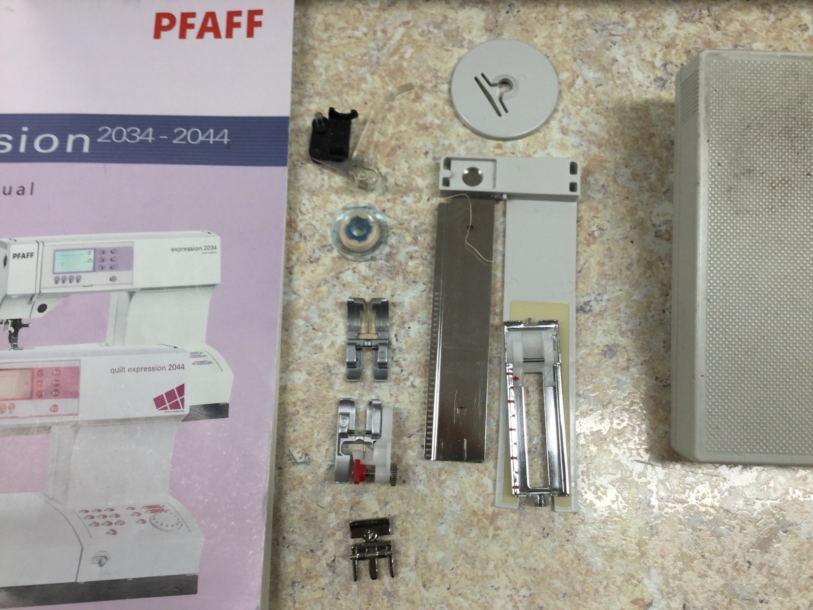 PFAFF Quilt Expression 2044 Sewing Machine