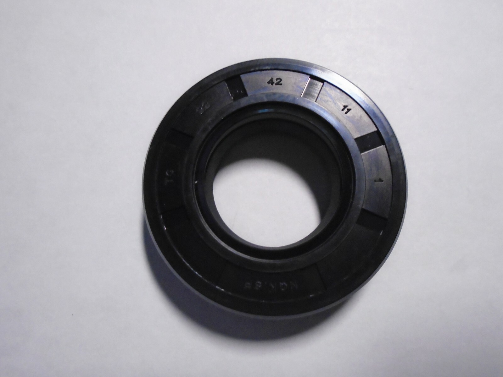 TC 22X42X11 DOUBLE LIPS METRIC OIL / DUST SEAL 22mm X 42mm X 11mm WITH SPRING