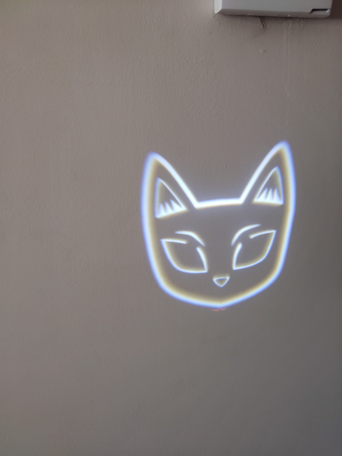Hyde and Eek - Black Cat - Motion Projector Blinking Eye Cat-Target/ Halloween