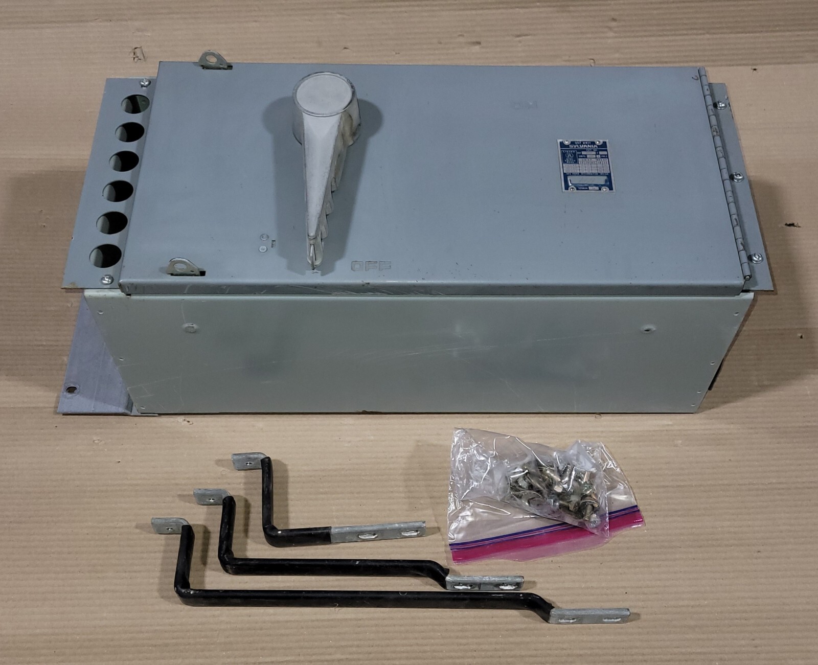 SYLVANIA QSF QSF2053 200 AMP 600V FUSIBLE FUSED PANELBOARD SWITCH HARDWARE