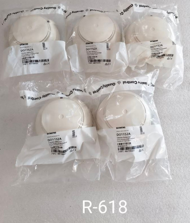 LOT OF 5 SIEMENS D01152A SMOKE DETECTOR *NEW* FAST SHIPPING FEDEX / DHL