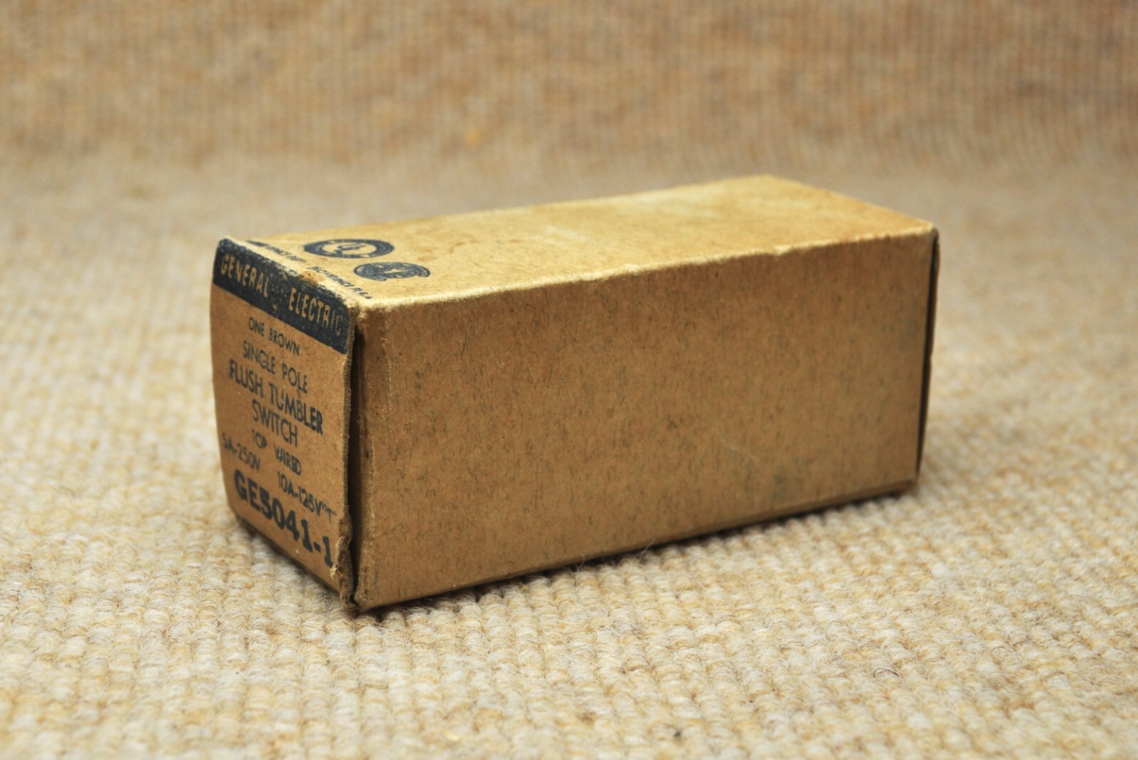General Electric Single Pole Flush Tumbler Switch Top Wire #GE5041-1, 10A 125V