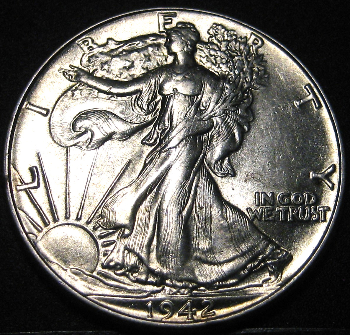 1942-P SILVER LIBERTY WALKING HALF DOLLAR - 90% SILVER -CHOICE UNCIRCULATED (bb)