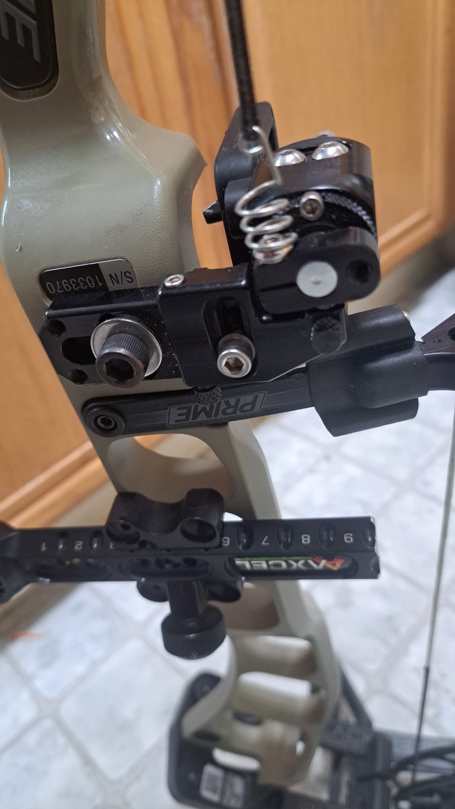 Prime Black 9 series Compound Bow Extras Nice!