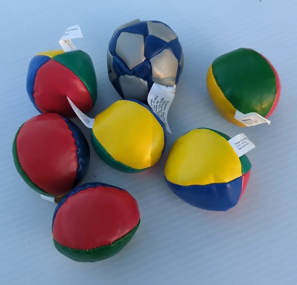 Learn to Juggle Instruction Book With Assorted Balls Lot