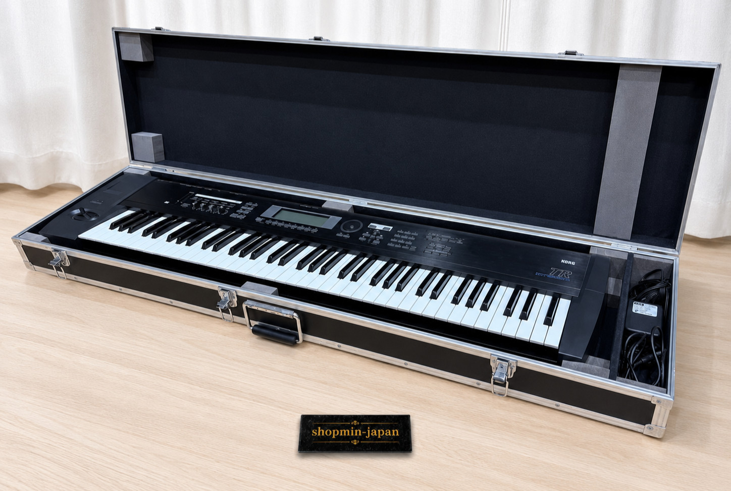 Korg TR76 Music Workstation Synthesizer w/ Hard Case Manual from Japan
