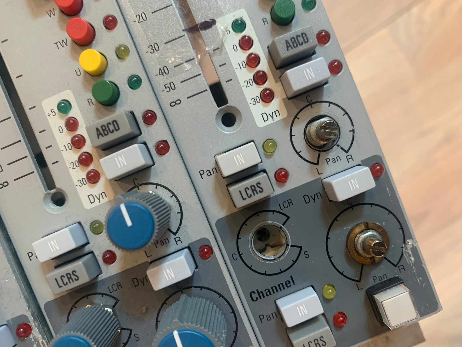 AMEK 9098i. modules
