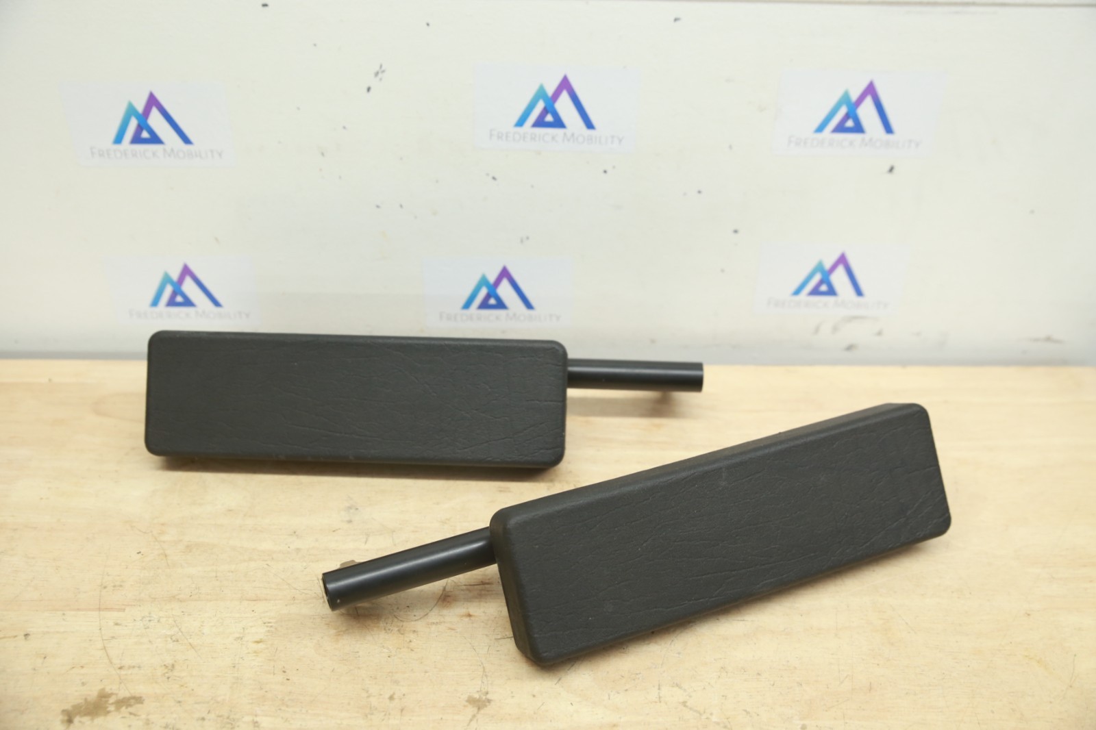 PAIR 11" Armrests Arm Pads & Mounting Rails for LEVO Combi Power Chairs