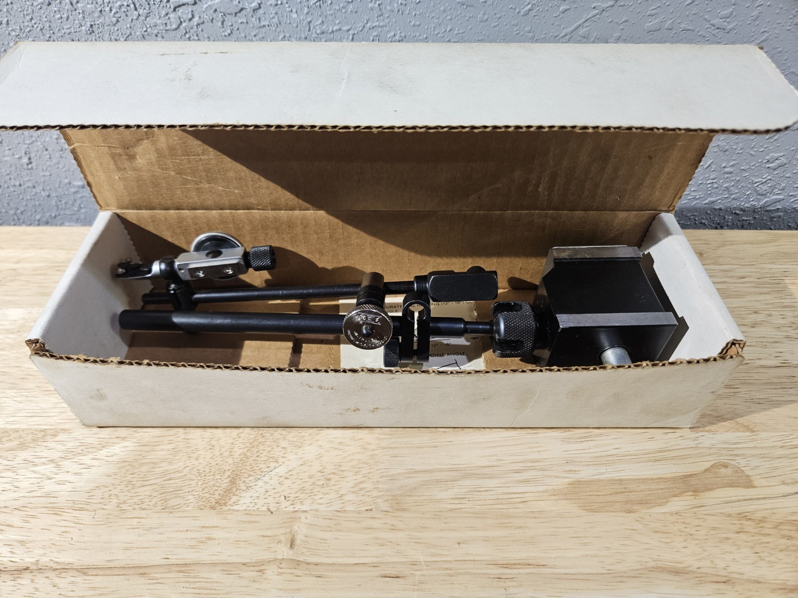 Gem Instrument Co. 500FA-22 Magnetic Base Holder And Pivot Idicator