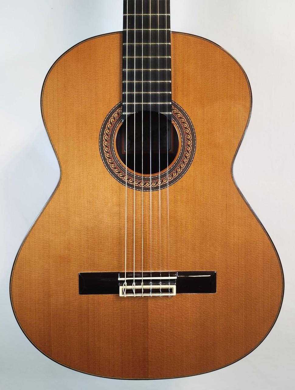 Jose Ramirez Pre Owned 1995 Vintage R4 all Solid CLassical Guitar With Case