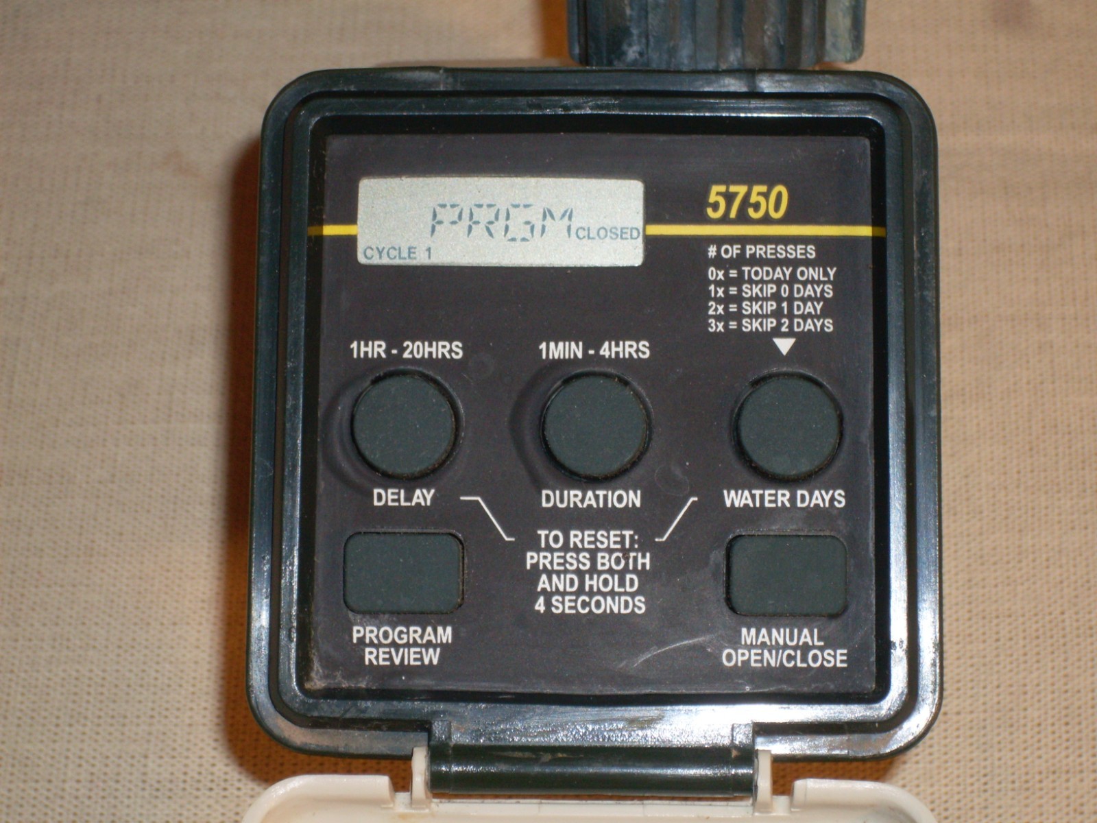 Lawn Watering Timer. Programmable 1-4 hrs duration, battery powered. #5750