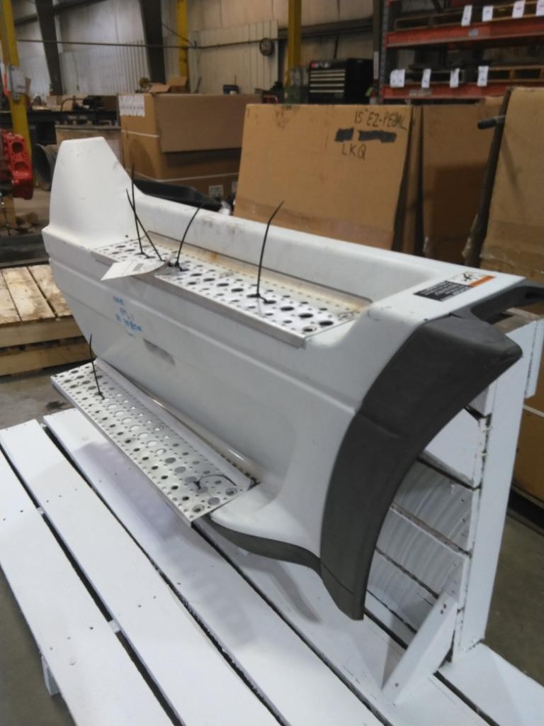 For 2004 FREIGHTLINER COLUMBIA 120 SIDE FAIRING Right , MD