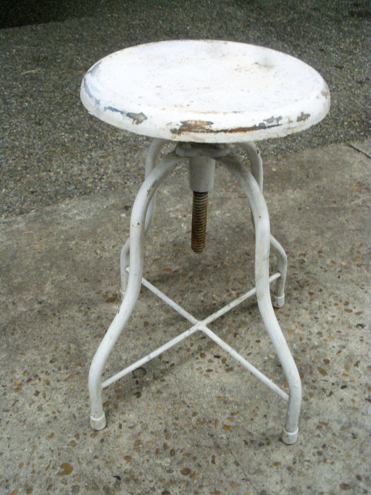 ANTIQUE METAL DOCTOR'S ADJUSTABLE STOOL (POSSIBLY 1930'S)