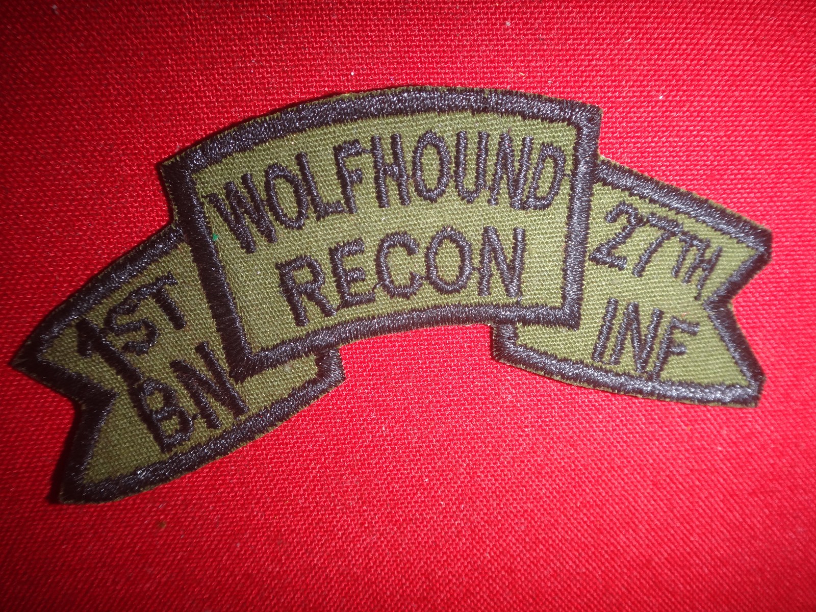 US 1st Battalion 27th Infantry WOLFHOUND RECON Vietnam War Subdued Scroll Patch