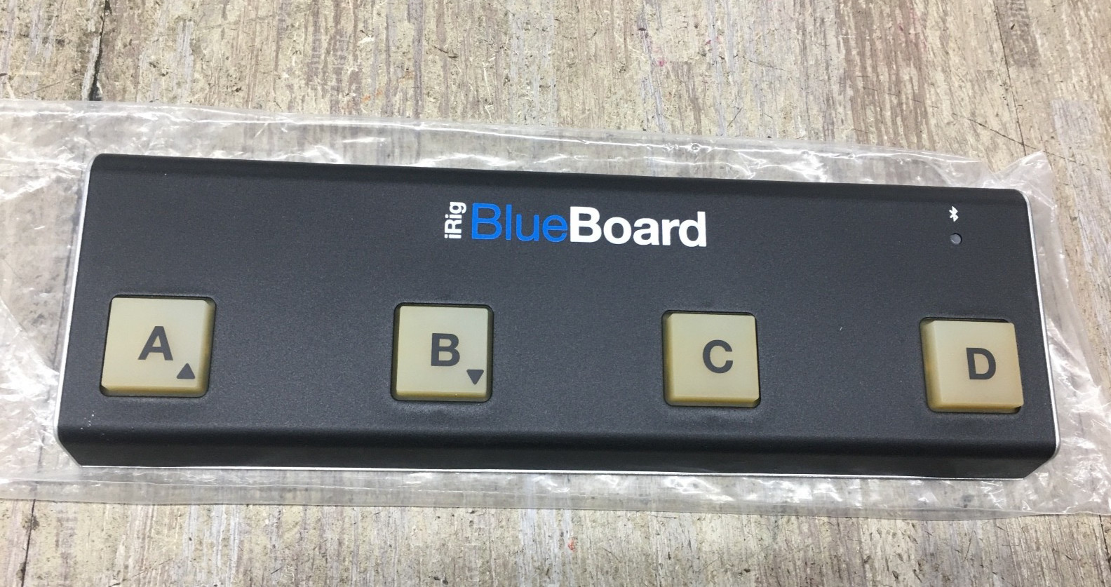 IK Multimedia iRig BlueBoard Bluetooth MIDI Pedalboard New
