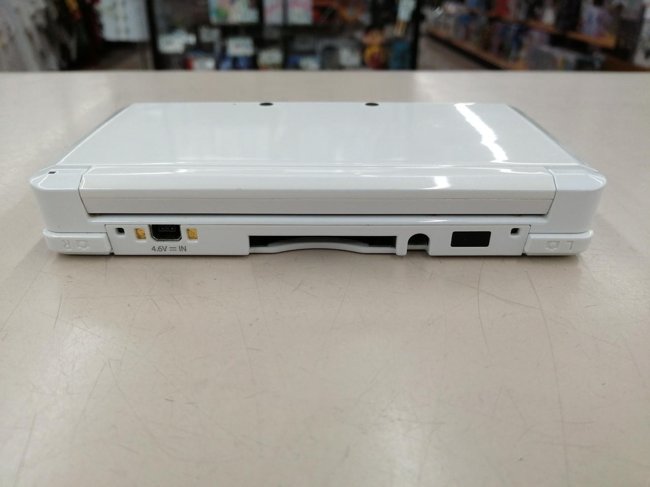 Nintendo 3DS CTR-001 w/ AC Adapter Stylus Pearl White Handheld A2315