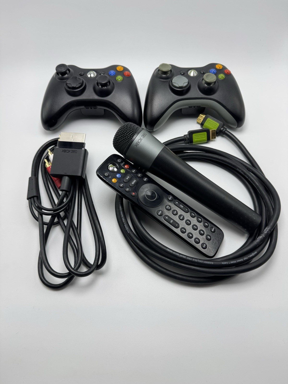 Xbox 360 Slim 4GB CIB Bundle — Kinect 3 Controllers Mic Media remote 4 Games Etc