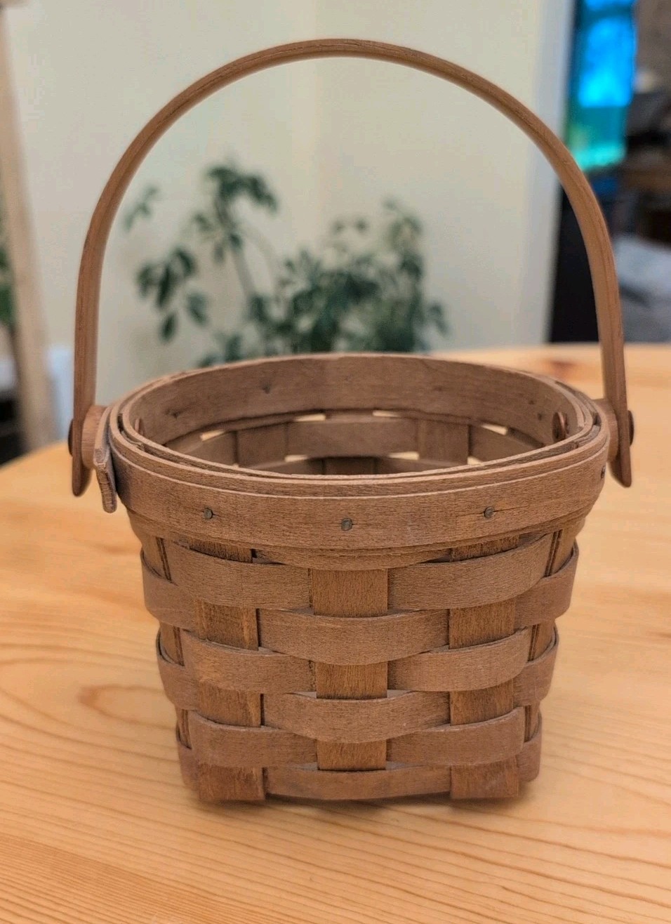 1988 Small Longaberger Fruit Basket with Swing Handle