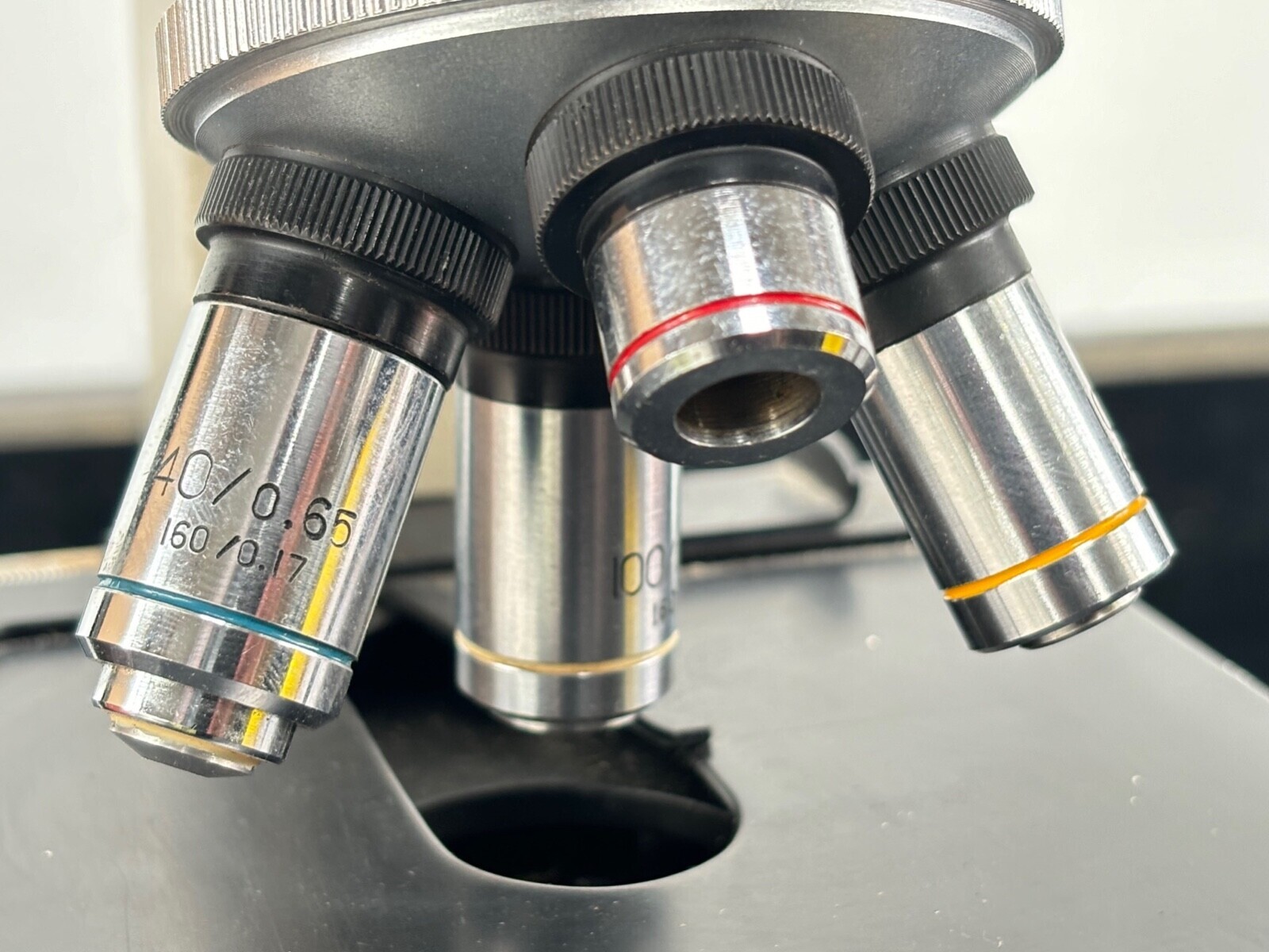 WESCO VU2300 Binocular Compound Microscope with 4X, 10X, 40X, 100X Objectives