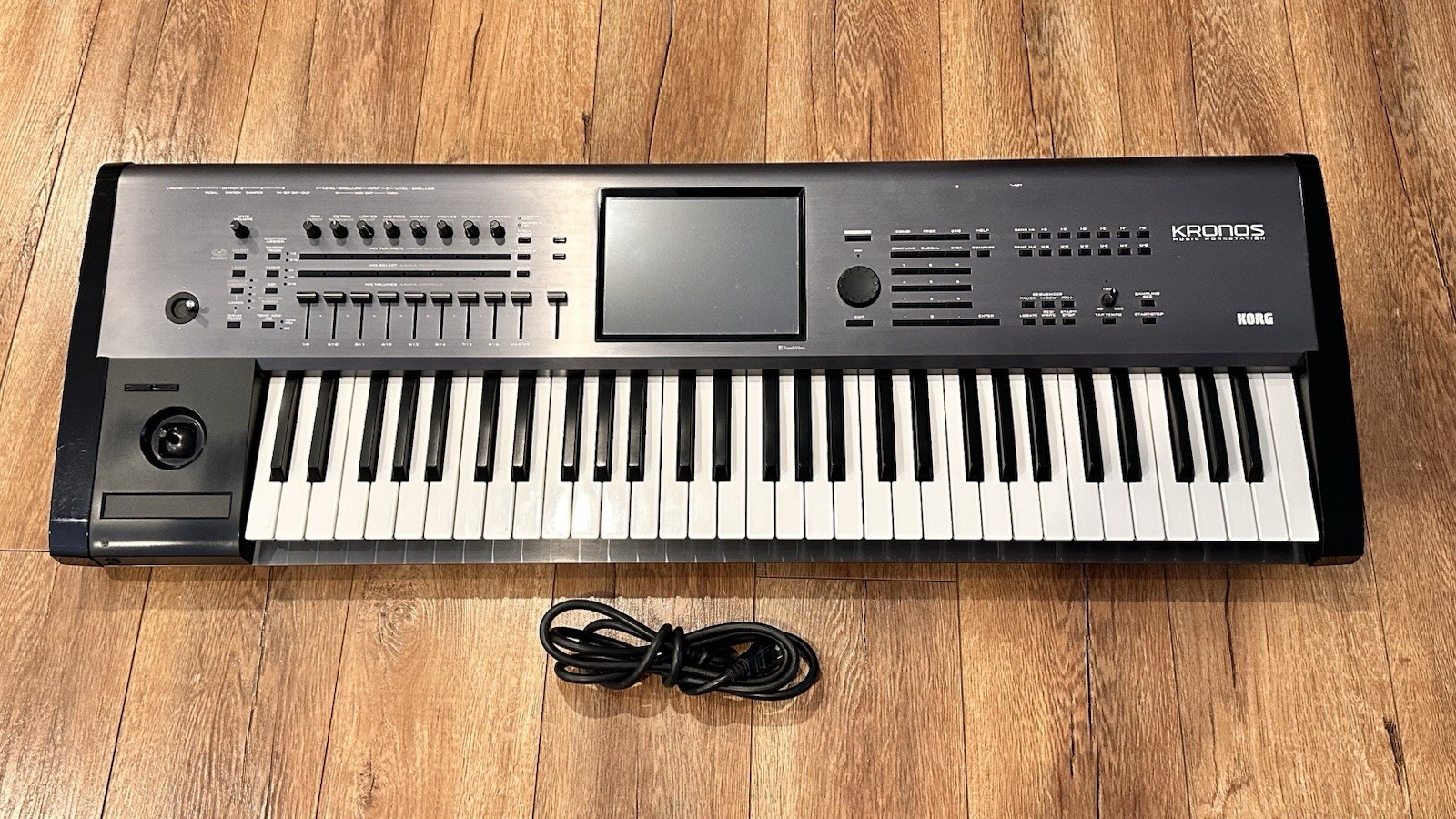 Korg Kronos 61 Music Workstation.........EXCELLENT CONDITION