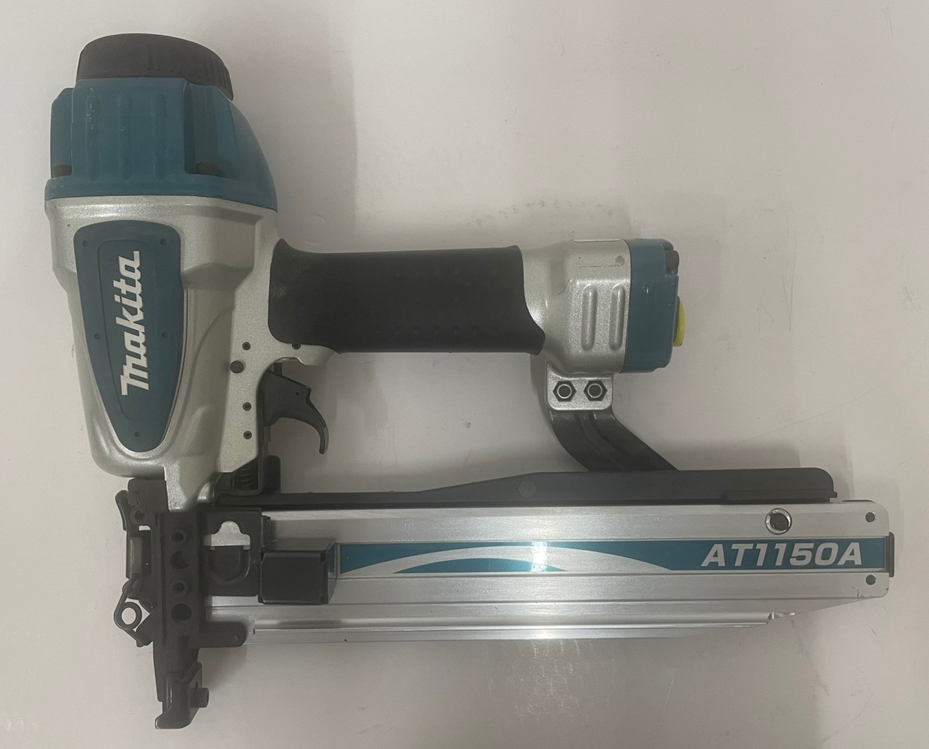 Makita AT1150A Crown Stapler. Lightly Used Excellent Condition.