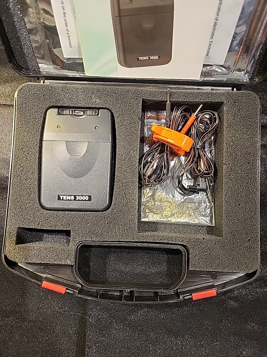 TENS 3000 Unit Muscle Stimulator Kit Electrodes Manual Cables Case Untested