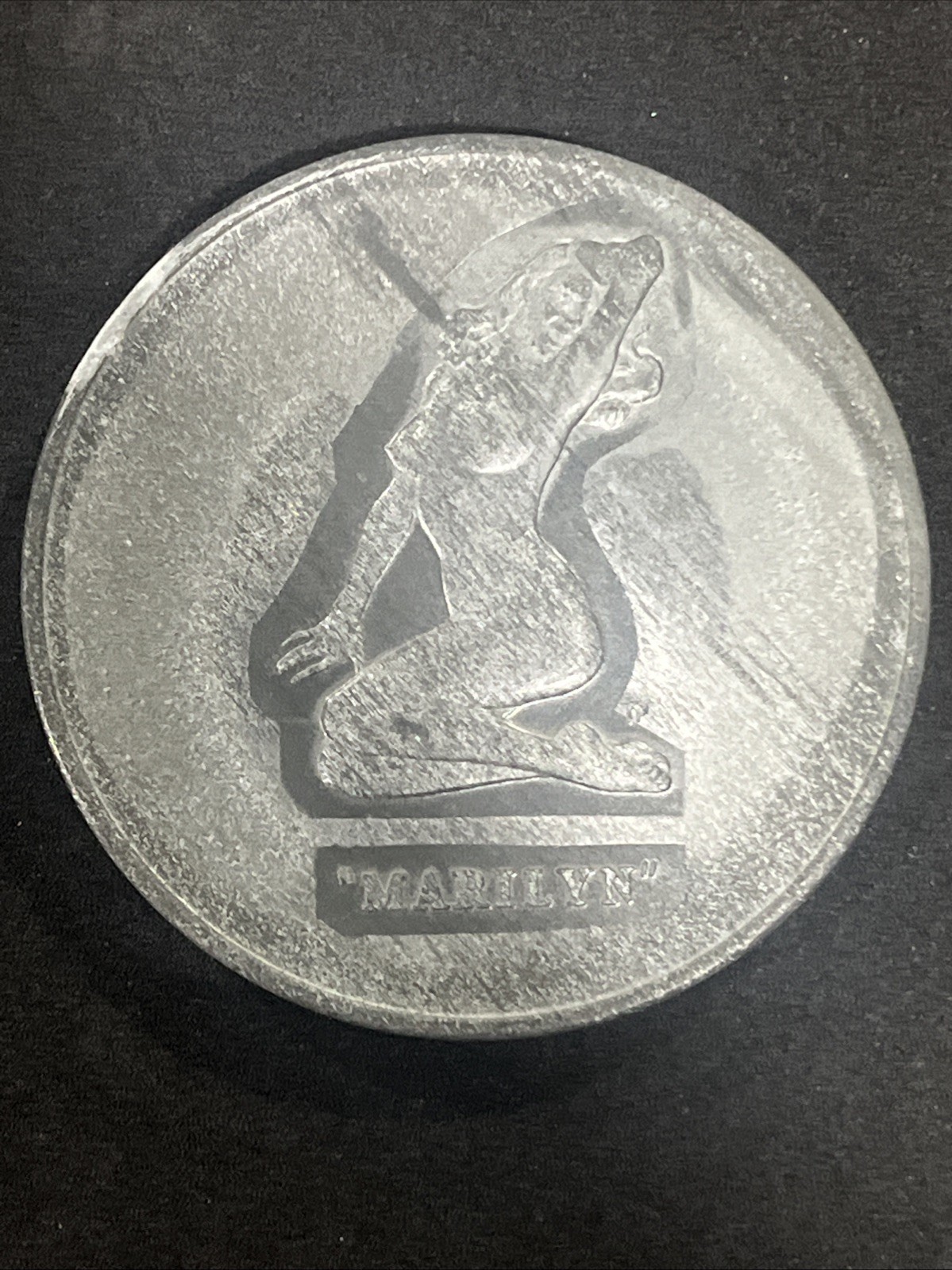 Marilyn Monroe 1975 Calender Coin Pewter