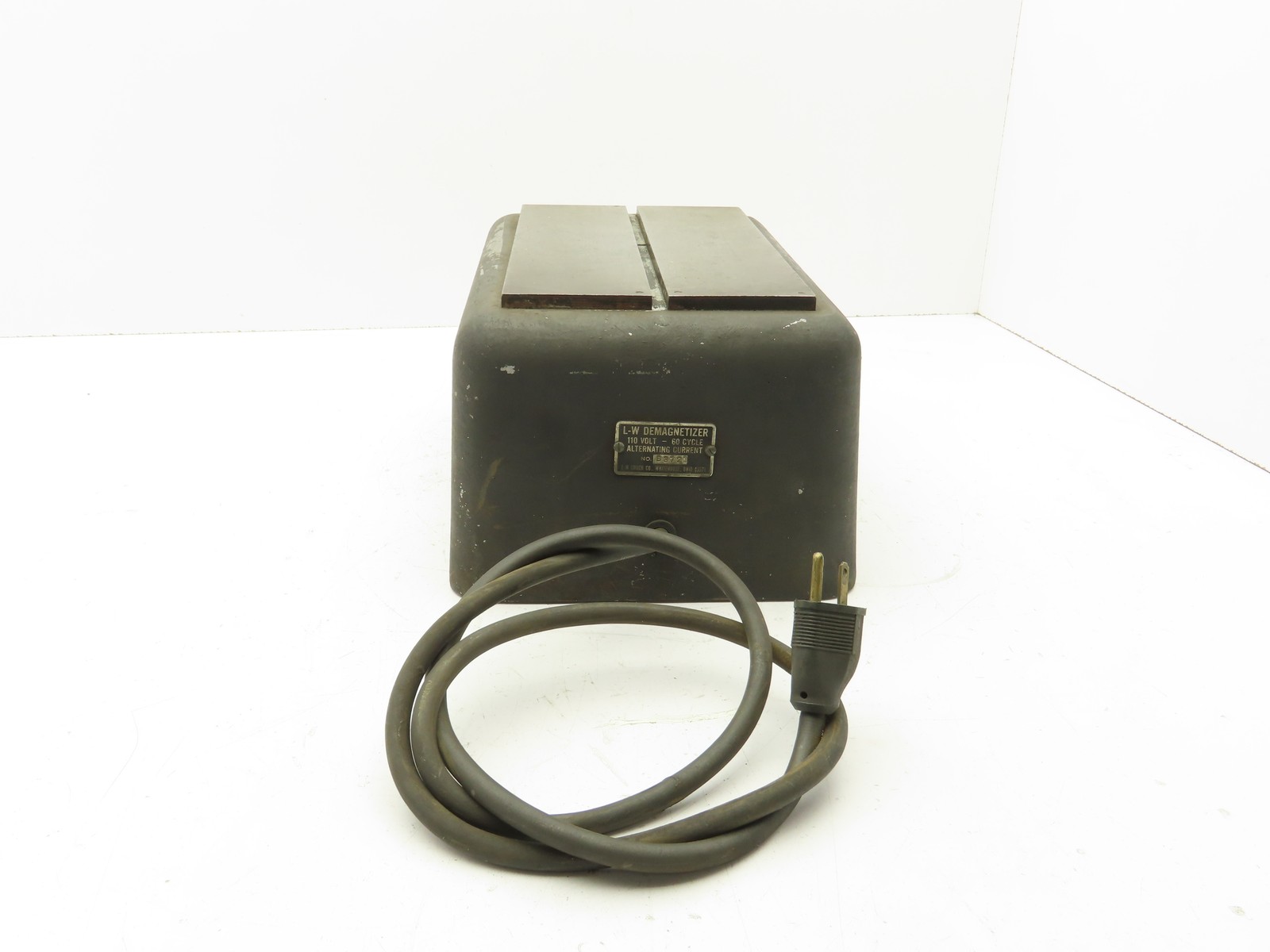 L-W Chuck B3721 Demagnetizer 120VAC Benchtop 11x6" Top Vintage Tested