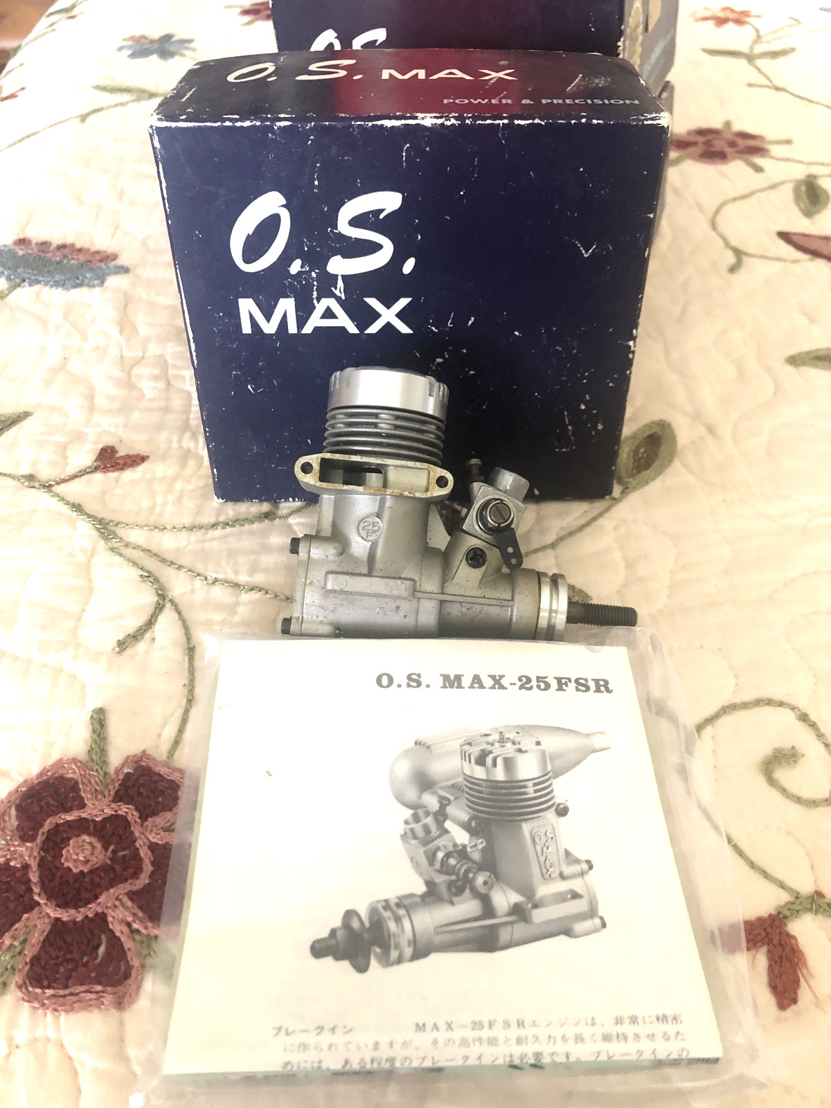 O S MAX 25 R/C ENGINE W/ MAX  OS 2B CARB, With Box & Paperwork NO MUFFLER Clean