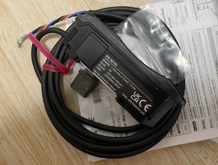 New In Box Keyence PS-N11N photoelectric sensor