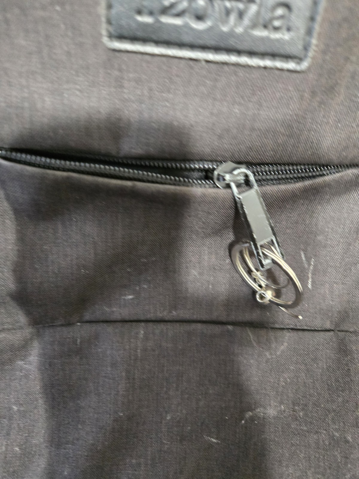 Tzowla Backpack, black Great cond.
