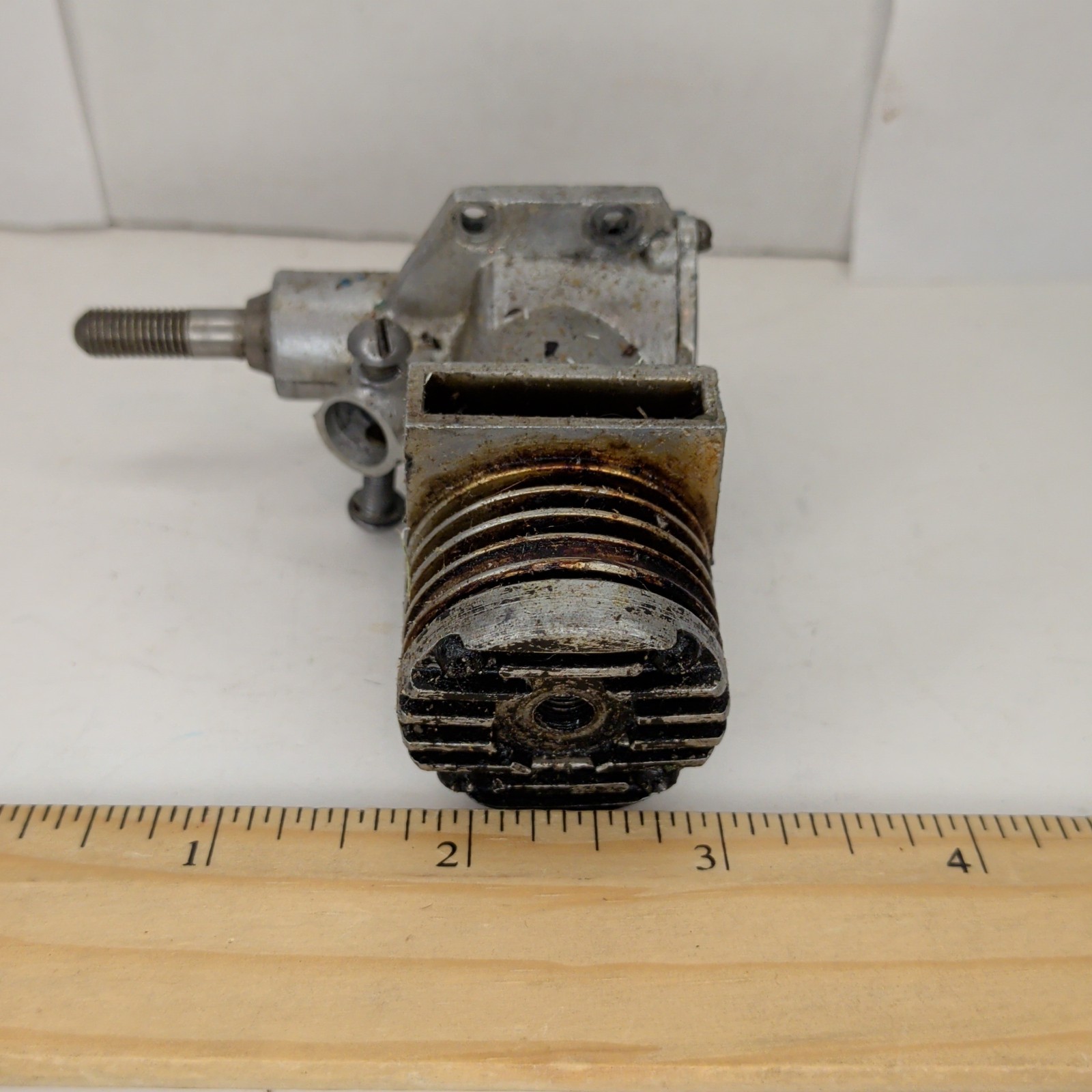 "19" Model Engine Model 4002 Untested Unbranded x2