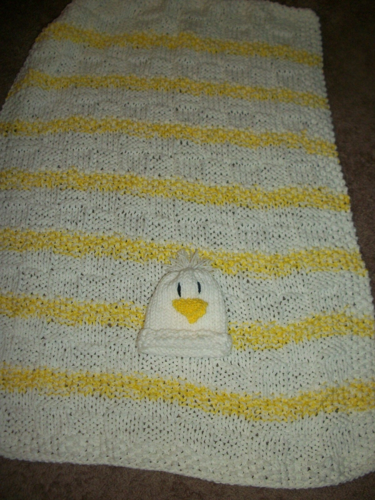 BABY BOY OR GIRL 2 PC  CHICKY AFGAN & HAT SET....NEW !!  HAND KNIT