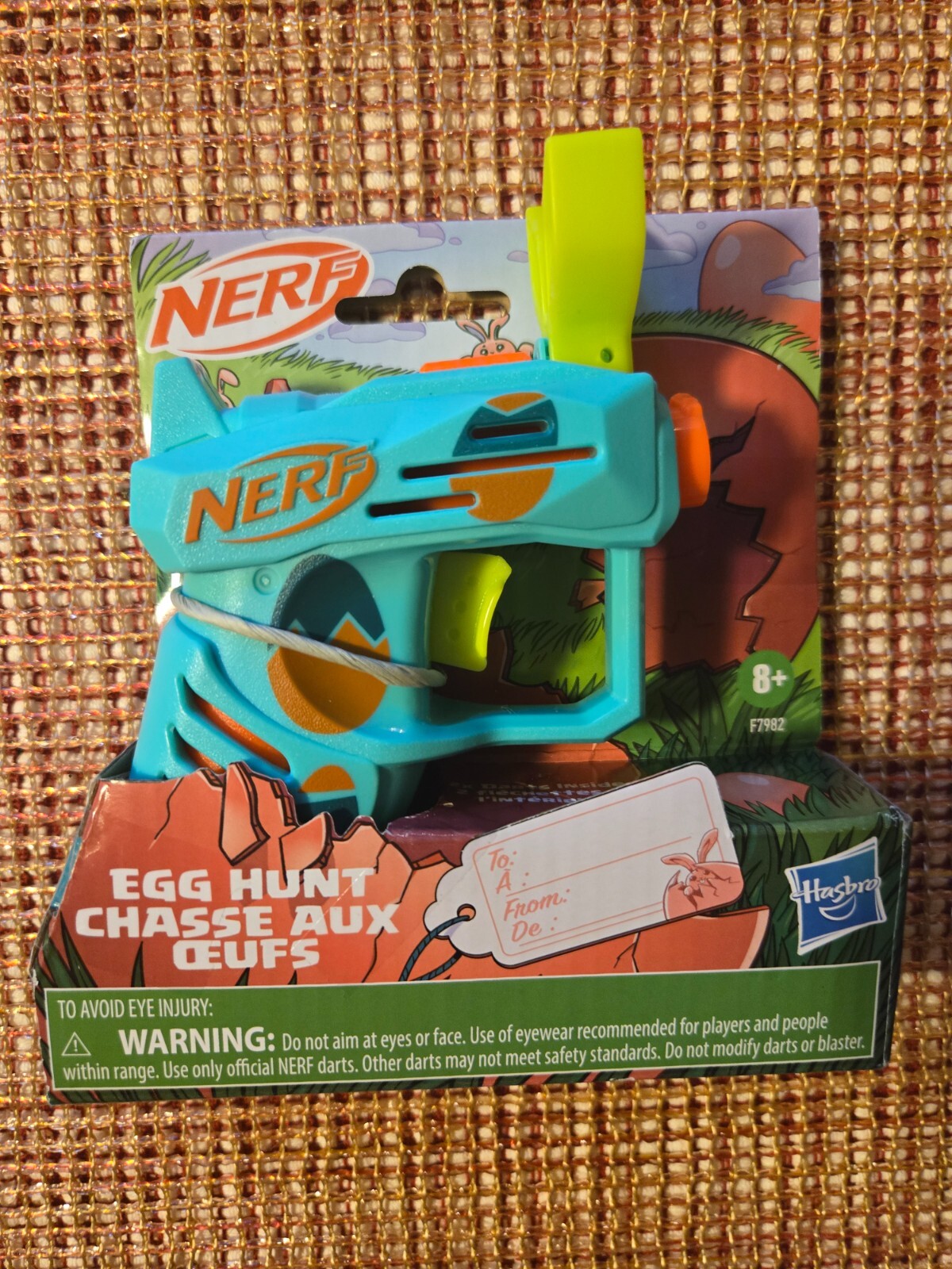 NEW Nerf Easter Egg Hunt Blaster - 2 Nerf Elite Darts - Pull to Prime