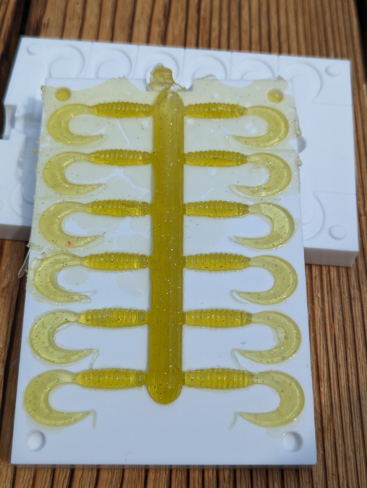 Manns Manns Twister Fishing Mold DIY Mould Lure Bait Soft 1.3inch 33mm 3.41