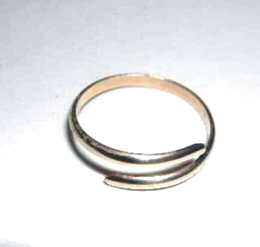 Handcrafted Gold or Silver criss-cross toe ring