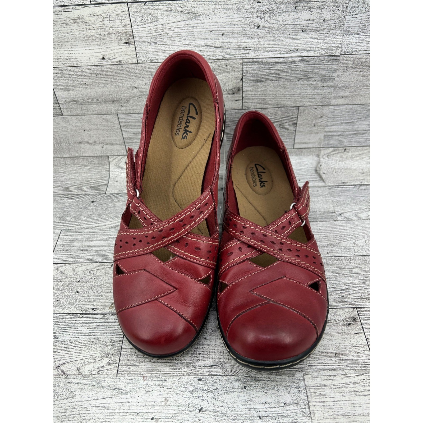 Clarks Bendables Red Leather Mary Jane Shoes Perforated Strappy Women Size 8M